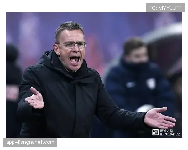 加纳乔高位压迫体系中的边锋角色与战术适配性解析